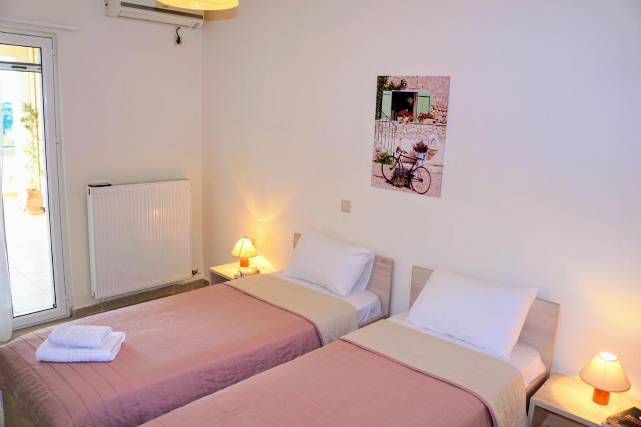 Olive Tree Hillside Apartment สตาโลส ภายนอก รูปภาพ
