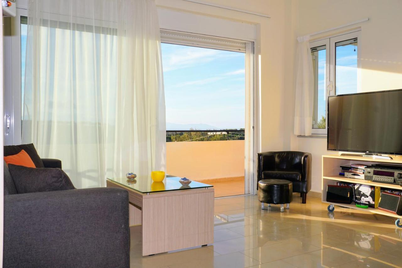 Olive Tree Hillside Apartment สตาโลส ภายนอก รูปภาพ