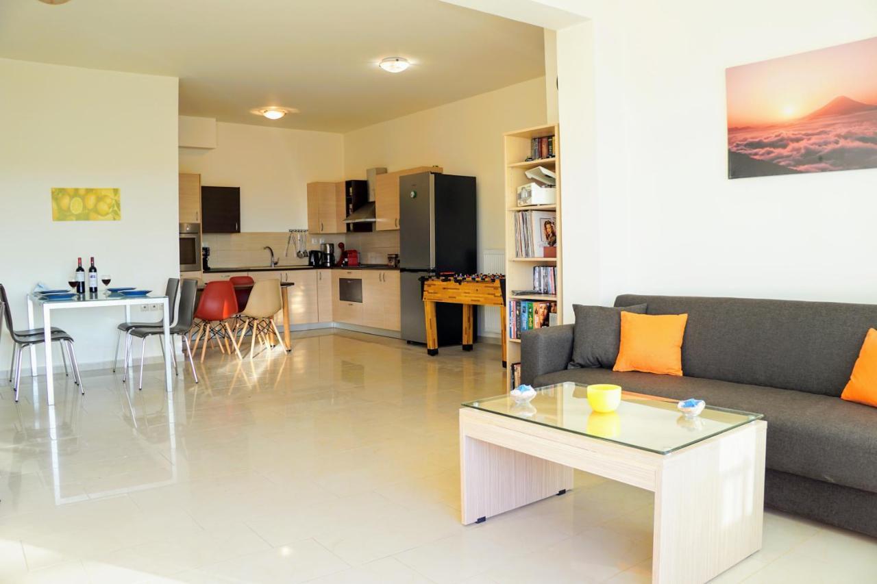 Olive Tree Hillside Apartment สตาโลส ภายนอก รูปภาพ