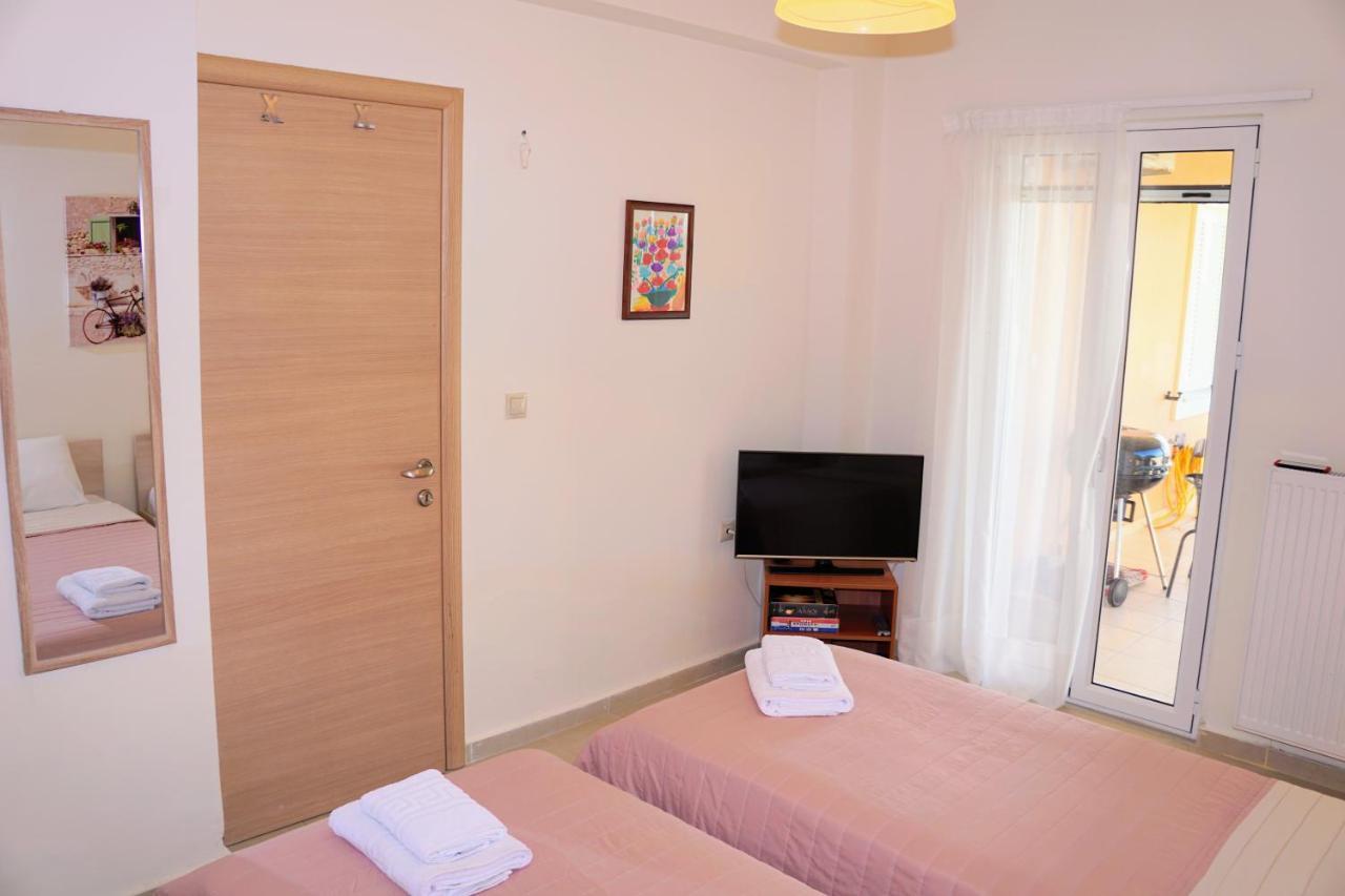 Olive Tree Hillside Apartment สตาโลส ภายนอก รูปภาพ