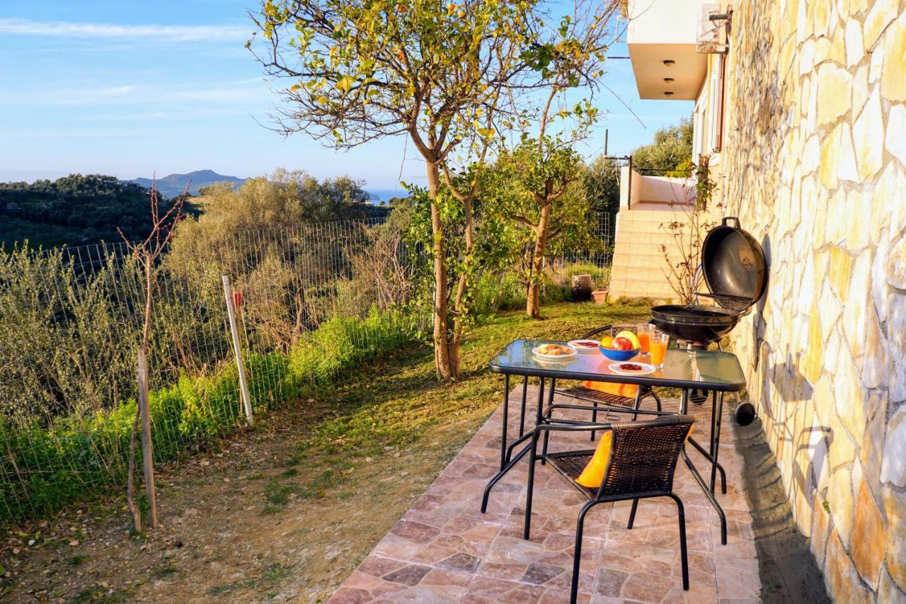 Olive Tree Hillside Apartment สตาโลส ภายนอก รูปภาพ