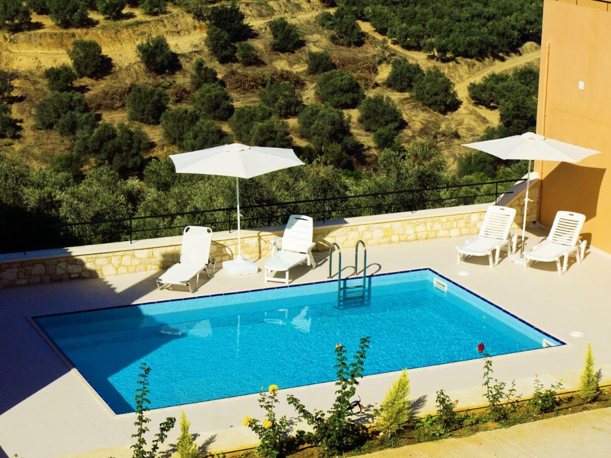 Olive Tree Hillside Apartment สตาโลส ภายนอก รูปภาพ